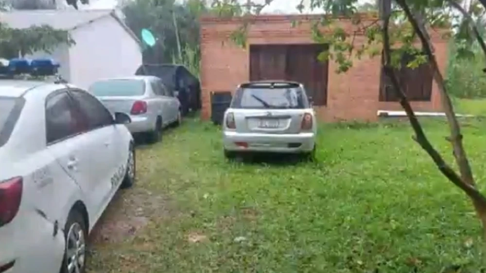 Delincuentes roban G. 100 millones, armas y celulares de una vivienda en Itá