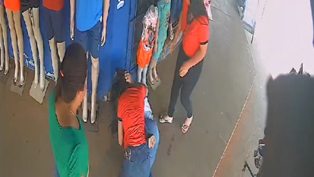A los golpes concejala municipal de Cerro Corá con vendedora de una ropería A los golpes concejala municipal de Cerro Corá con vendedora de una ropería