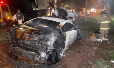 PJC: Automóvil se incendió en un taller presuntamente de manera intencional