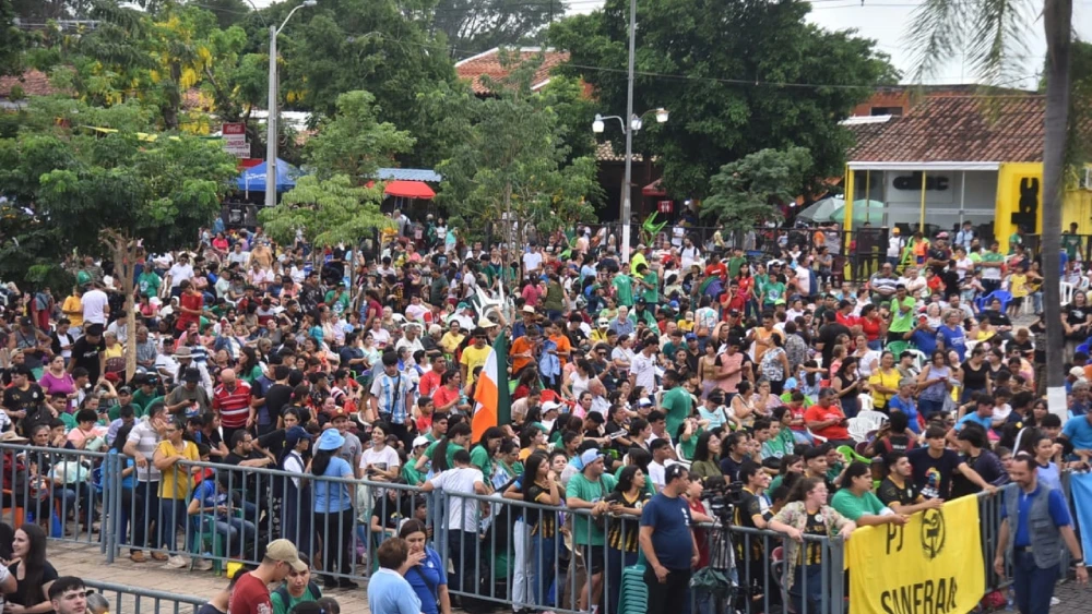 Jóvenes en Caacupé: “Nos duele el nepotismo”