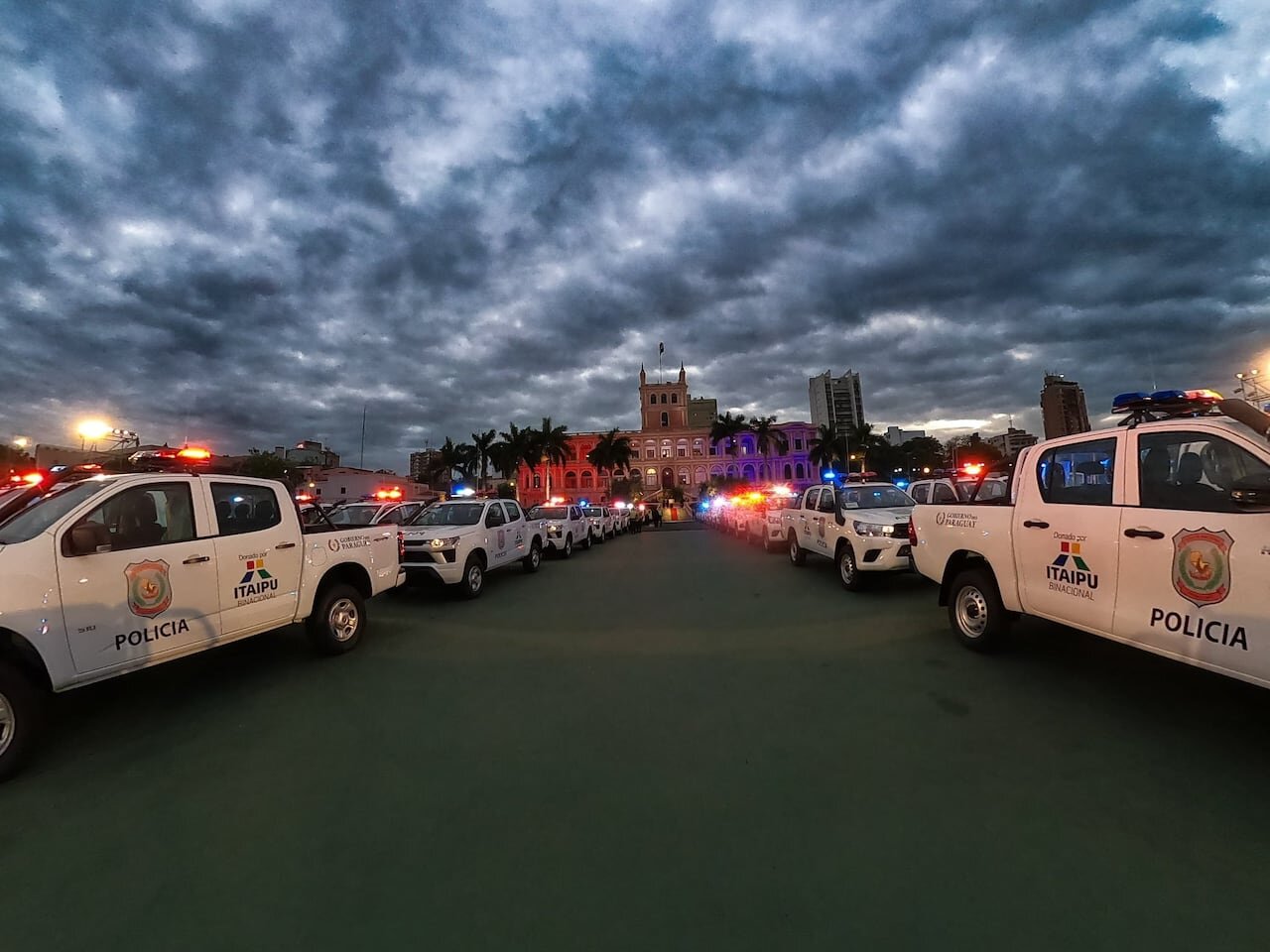 Itaipú entrega 200 nuevas patrulleras y 1.745 equipamientos para la Policía