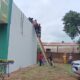 PJC: Joven sufre descarga eléctrica mientras realizaba trabajos en la fachada de una farmacia