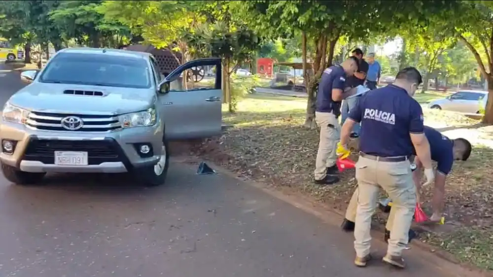 Itapúa: Disfrazados de barrenderos asestan millonario robo a cambista