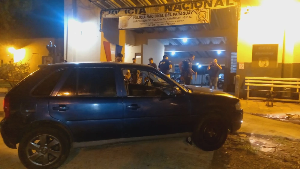 Atacan a balazos al director de la cárcel de Pedro Juan Caballero y logra refugiarse en sede policial Atacan a balazos al director de la cárcel de Pedro Juan Caballero y logra refugiarse en sede policial