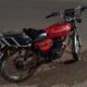 PJC: Dos sujetos chocan por un cordón y abandonan motocicleta tras persecución policial