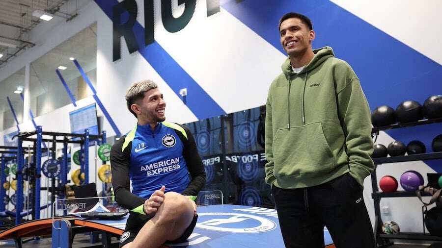 Enciso da bienvenida a Gómez en el Brighton