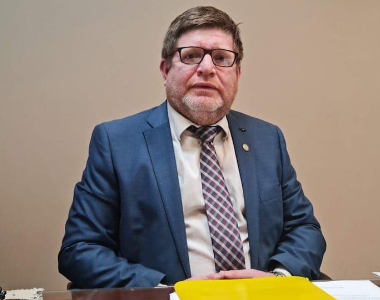 Separan a alto funcionario del Congreso implicado en esquema de estafa a menonitas