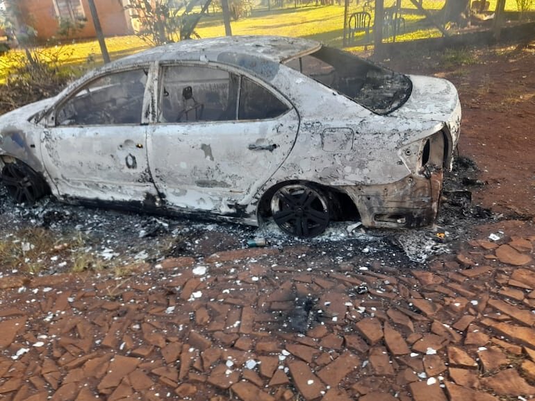 Pirapó: tras homicidio en una fiesta, testigos quemaron el auto del presunto autor