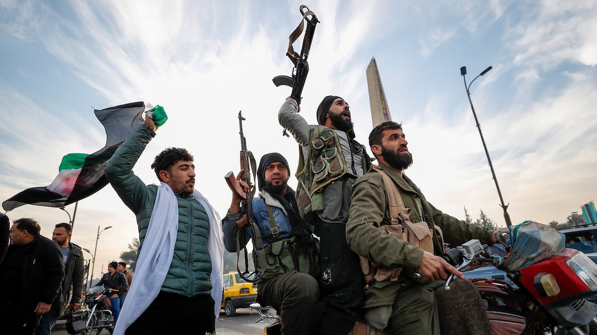 Los rebeldes sirios derrocan al régimen de Assad tras 13 años de guerra y el líder se refugia en Moscú | Internacional Los rebeldes sirios derrocan al régimen de Assad tras 13 años de guerra y el líder se refugia en Moscú | Internacional