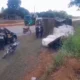 Camión de gran porte vuelca tras choque con camión tumba en Curuguaty