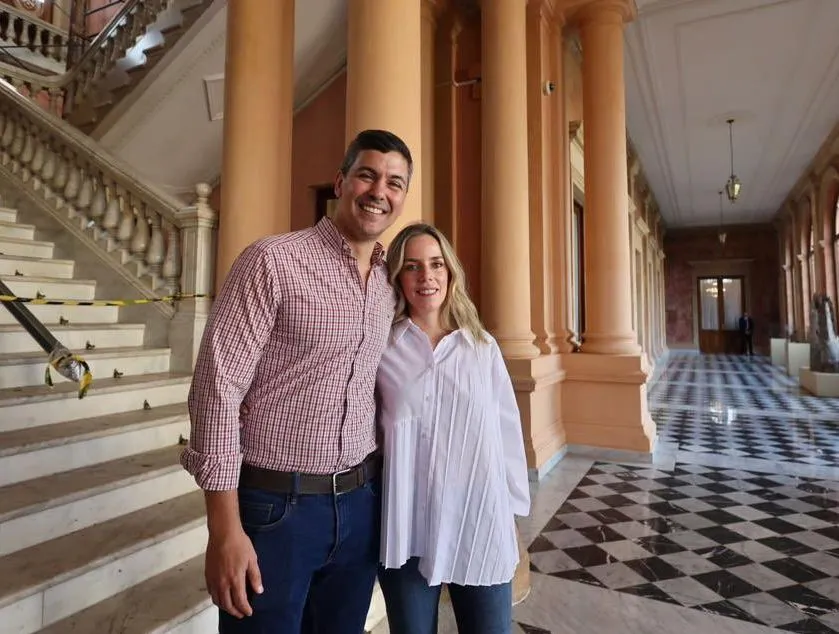 De vivir con su hermano a poseer G. 23.000 millones: el patrimonio de Santiago Peña