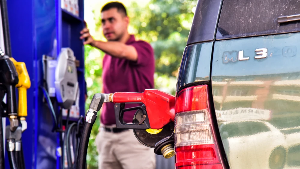 Emblemas anuncian suba de precios de combustibles desde este jueves