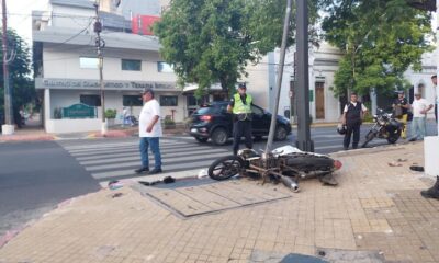 Choque fatal en el centro de Asunción: barrendero en motocicleta fue atropellado
