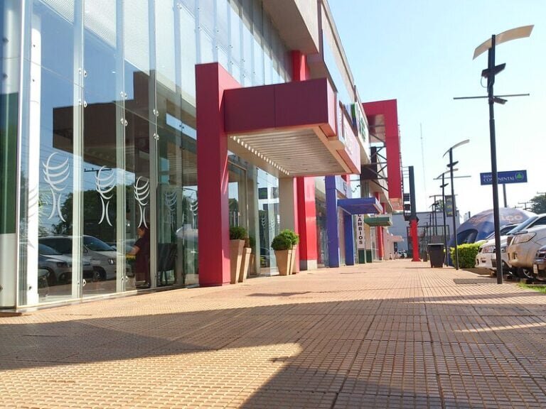Asaltan a una mujer cuando se dirigía al banco y le roban G. 27 millones