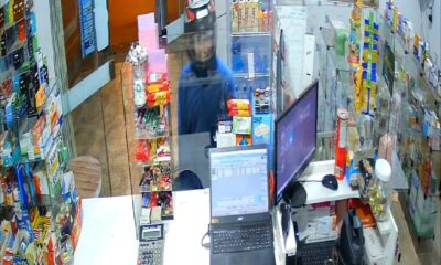 PJC: Motochorro asalta una farmacia, despoja a funcionaria de su celular y se lleva dinero