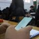 Diputado quiere prohibir el uso de celulares dentro de los colegios