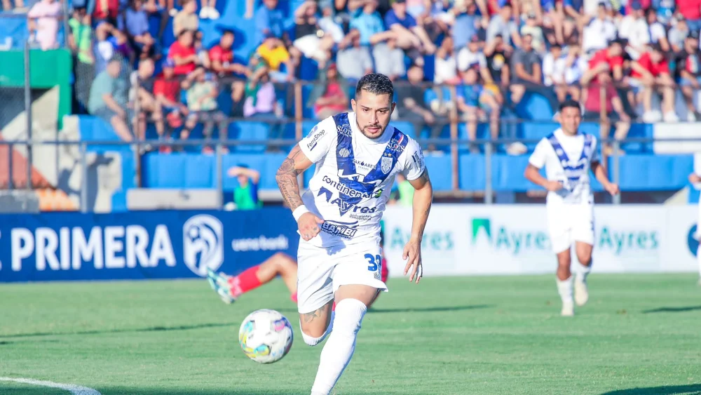 Ameliano inaugura su estadio con triunfo importante ante Nacional