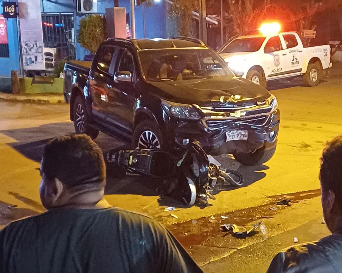 Motociclista fallece tras chocar contra una camioneta en Pedro Juan Caballero Motociclista fallece tras chocar contra una camioneta en Pedro Juan Caballero