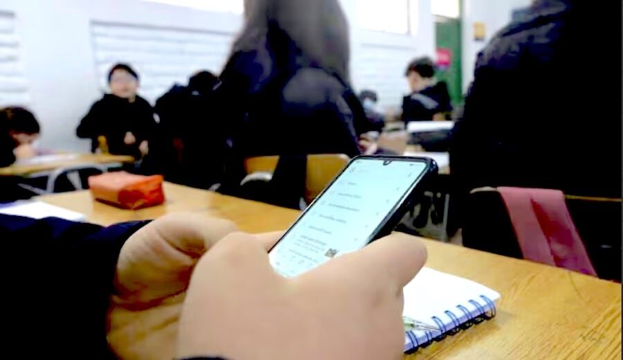 Imputan a director que apañó acoso de docente a alumnas