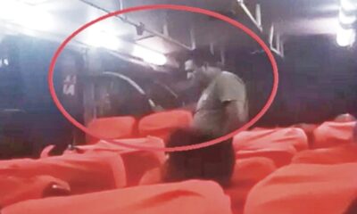 Echaron a dos pasajeros por orinar en el micro