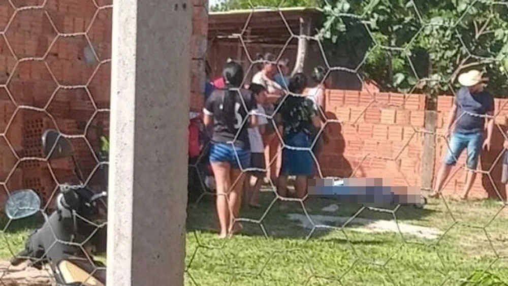 Capitán Bado: Hombre trata de huir de sicarios y cae muerto en un patio Capitán Bado: Hombre trata de huir de sicarios y cae muerto en un patio