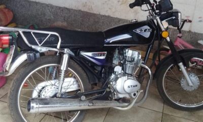 PJC: Joven dejó su moto estacionada frente a su casa y cuando iba a salir ya no la vio