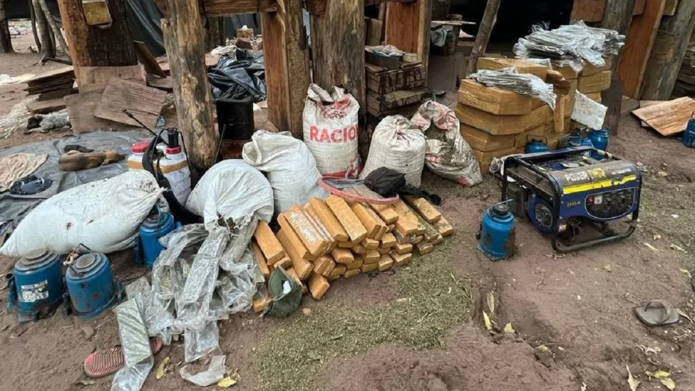 Destruyen alrededor de 2.000 kilos de marihuana en la zona de Cerro Guazú Destruyen alrededor de 2.000 kilos de marihuana en la zona de Cerro Guazú