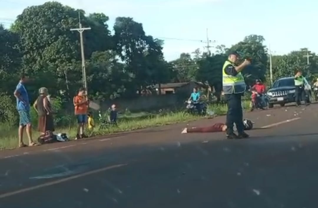 PJC: Camioneta chocó contra una motociclista sobre la ruta PY05 PJC: Camioneta chocó contra una motociclista sobre la ruta PY05