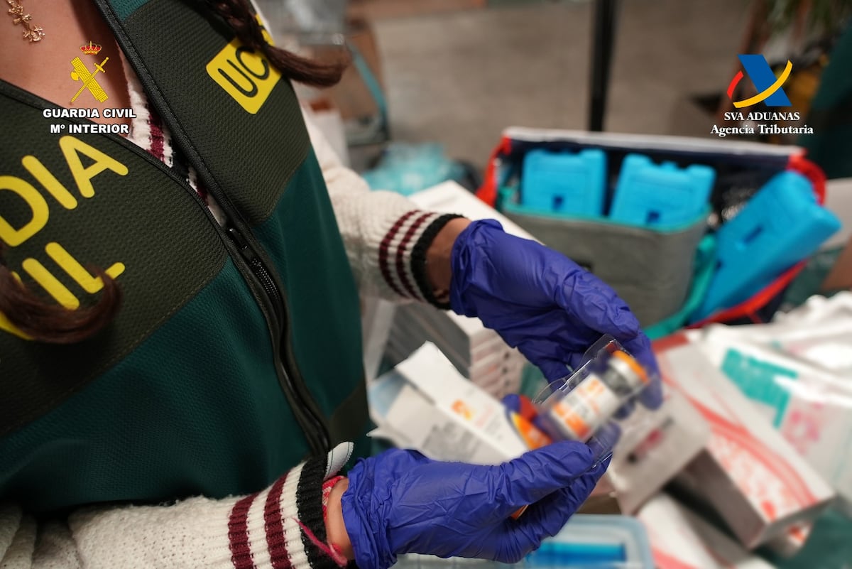 Investigó 24 clínicas para usar el ‘pirata’ de Botox traído de Corea del Sur para los tratamientos de estética Investigó 24 clínicas para usar el ‘pirata’ de Botox traído de Corea del Sur para los tratamientos de estética