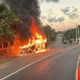 Susto para pasajeros: Bus de turismo arde en llamas en el desvío a Caacupé