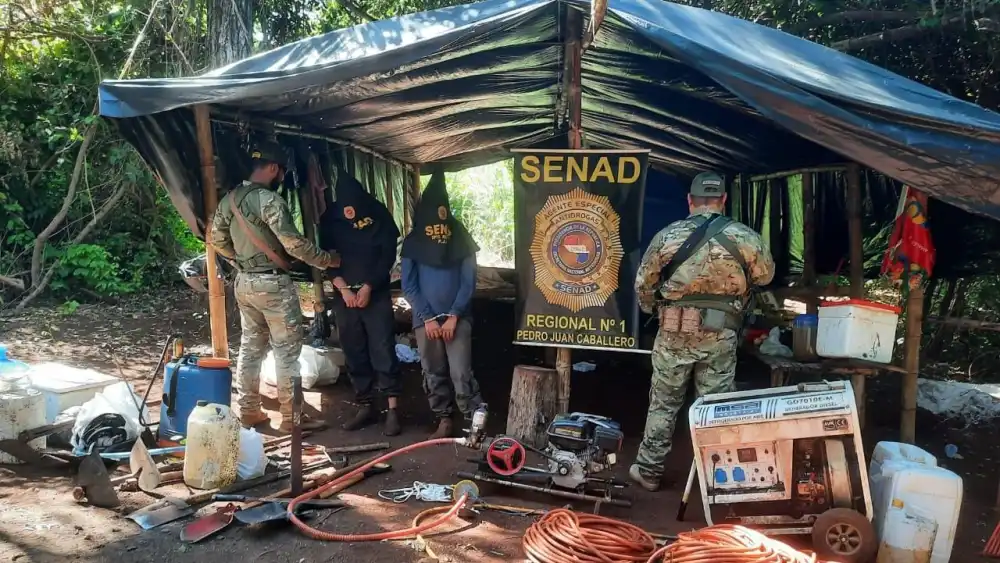 Senad detienen a dos colombianos y desmantela invernadero con marihuana modificada Senad detienen a dos colombianos y desmantela invernadero con marihuana modificada
