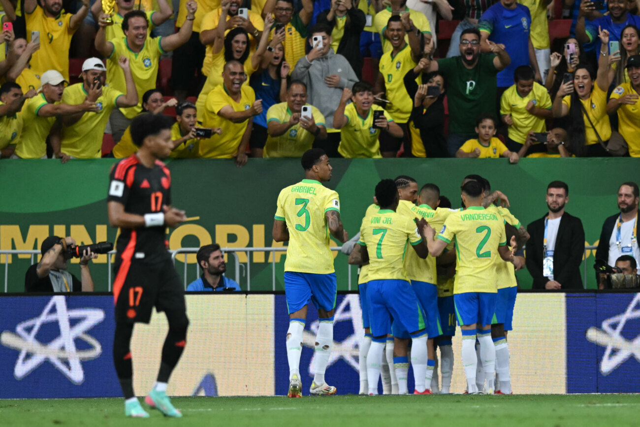 Con un golazo de Vinicius, Brasil consigue un poco de alivio ante Colombia