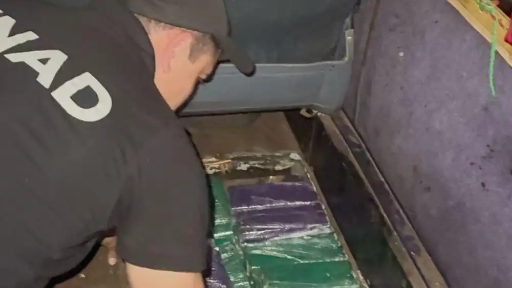 Cae otro bus de “narcoturismo” con más de 1.600 kilos de marihuana en Caacupé
