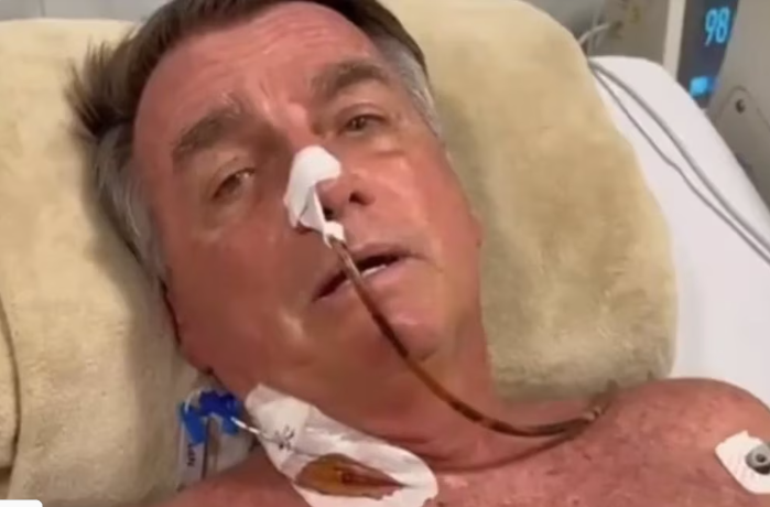 Jair Bolsonaro es intervenido quirúrgicamente por problemas intestinales Jair Bolsonaro es intervenido quirúrgicamente por problemas intestinales
