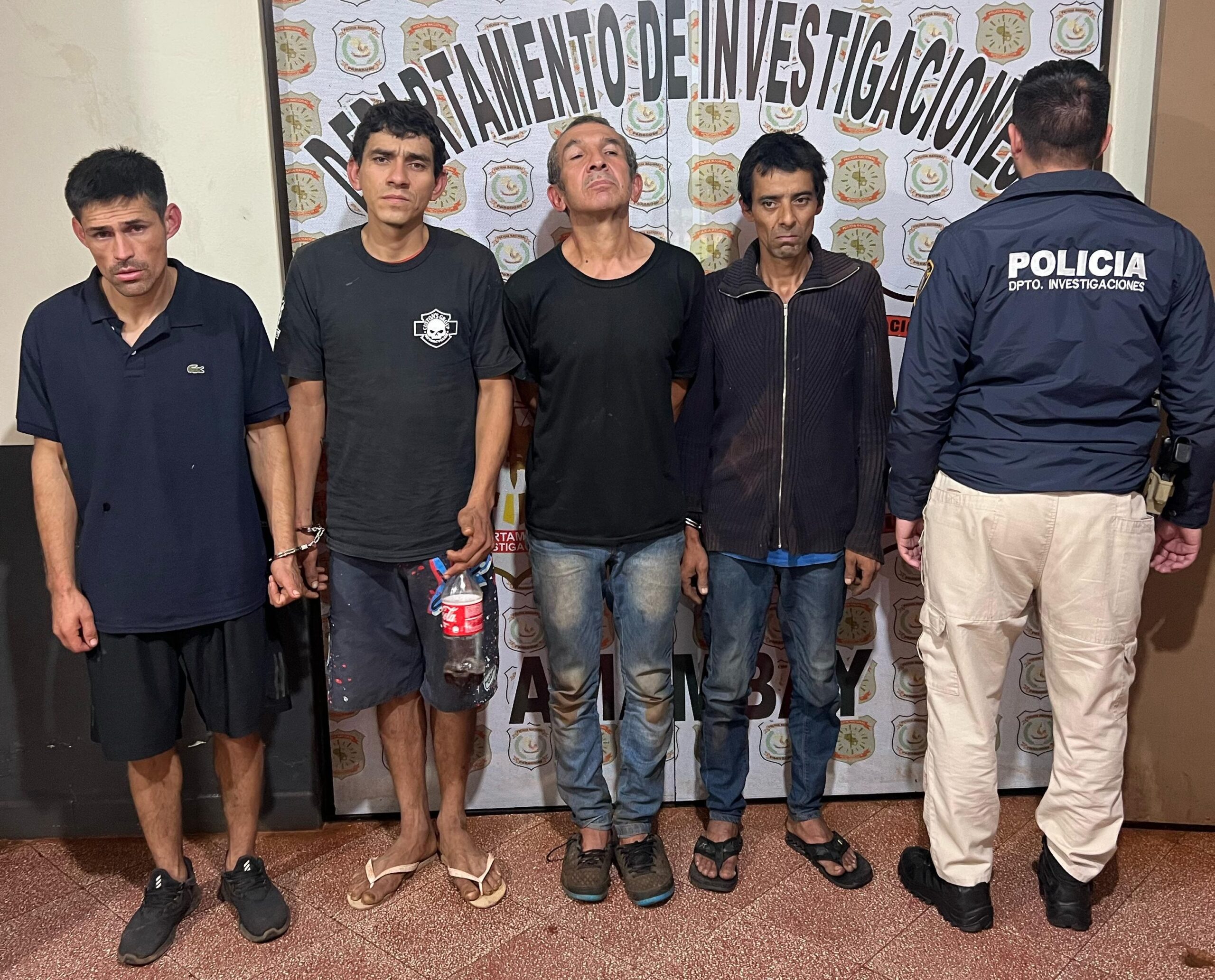 Aprehenden a cuatro personas tras denuncia de hurto agravado en local comercial de Pedro Juan Caballero Aprehenden a cuatro personas tras denuncia de hurto agravado en local comercial de Pedro Juan Caballero