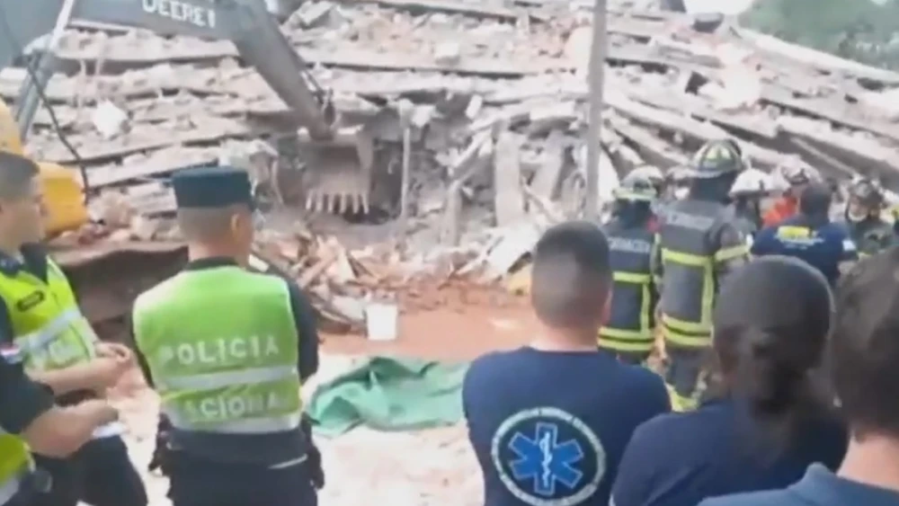 Confirman la muerte de abuela y nieta atrapadas tras derrumbe de edificio en Encarnación