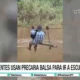Video: La travesía de maestros que cruzan el río Aquidabán para ir a enseñar a una escuela