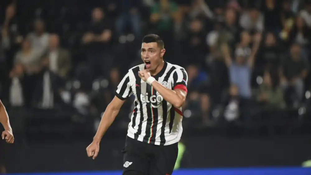 Libertad vence a Cerro y sigue firme hacia el título