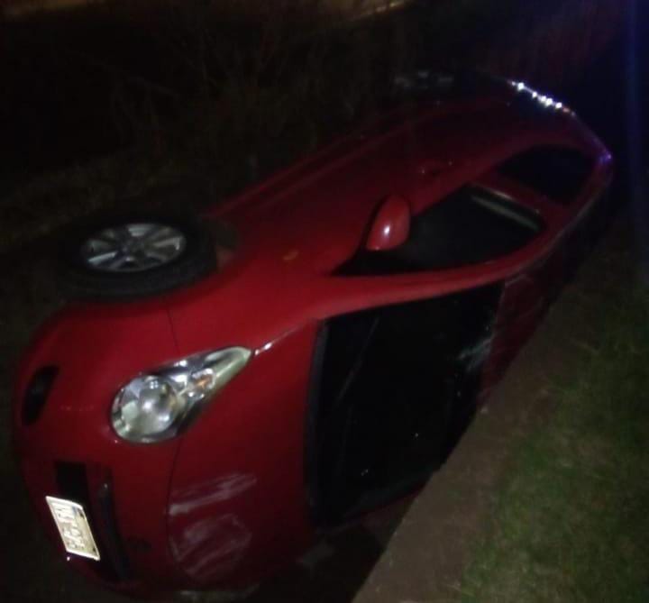 Automóvil cayó a una canaleta tras ceder paso a una ambulancia en Pedro Juan Caballero Automóvil cayó a una canaleta tras ceder paso a una ambulancia en Pedro Juan Caballero