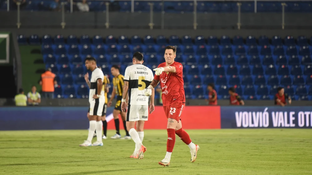 Gaspar Servio extiende la mala racha de Olimpia