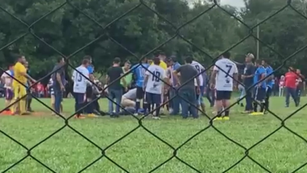 Joven muere de un infarto en medio de un partido de fútbol en Amambay Joven muere de un infarto en medio de un partido de fútbol en Amambay