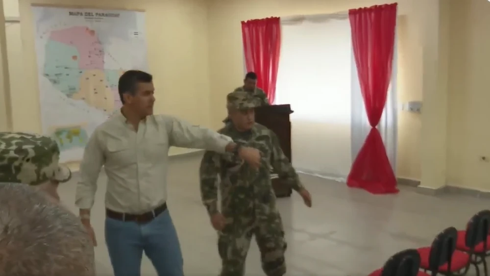 Video: ¿Le molestó a Santiago Peña ver muchas sillas vacías en su llegada al Chaco?