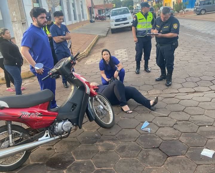 Accidente de motocicleta y camioneta en el Centro de Pedro Juan Caballero Accidente de motocicleta y camioneta en el Centro de Pedro Juan Caballero