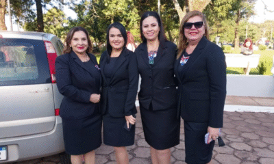 Incidente en Celebración Estudiantil: Supervisoras Impedidas de Acceder al Palco Oficial