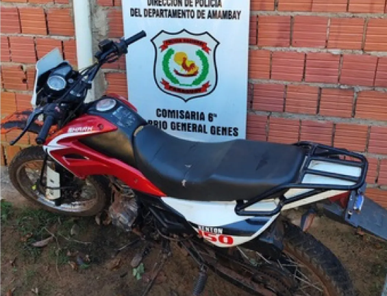 Hallazgo de motocicleta abandonada en el barrio General Genes Hallazgo de motocicleta abandonada en el barrio General Genes