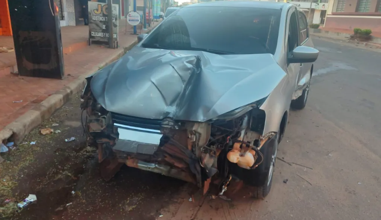 Accidente de tránsito en Pedro Juan Caballero: Un Vehículo Impacta una Columna de la ANDE Accidente de tránsito en Pedro Juan Caballero: Un Vehículo Impacta una Columna de la ANDE