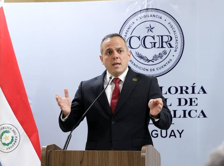 Contralor apoyó montaje contra Ferreiro, dicen