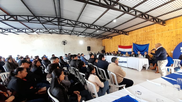Dirigentes liberales de Ñeembucú y Misiones se levantan contra del cartismo