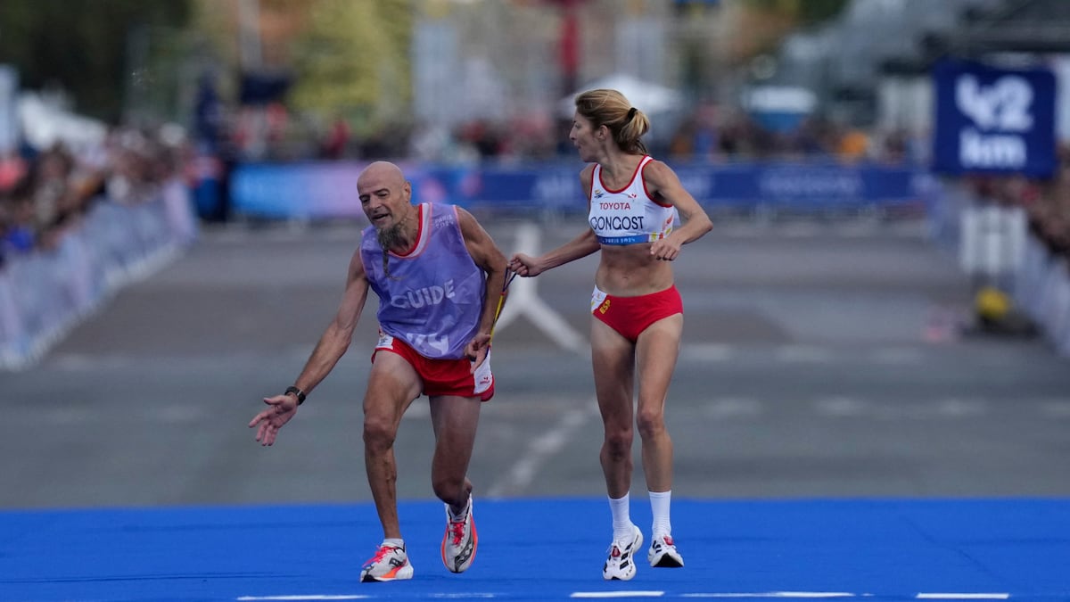 El atleta descalificado en París, Elena Congost, se aleja de las pistas del cáncer