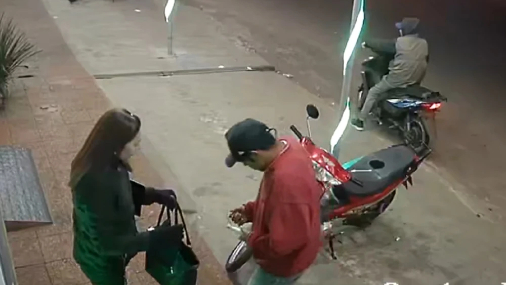 Con cuchillo, motochorros roban motocicleta a una mujer en Pedro Juan Caballero Con cuchillo, motochorros roban motocicleta a una mujer en Pedro Juan Caballero